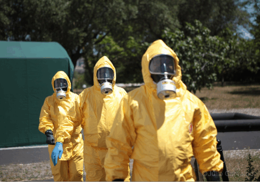 Global Health security_scientists in protective suits
